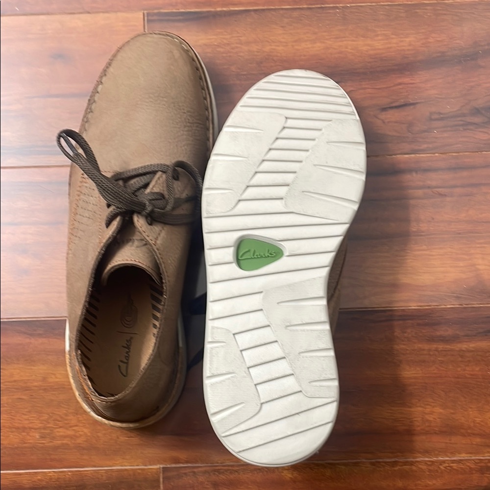 Clarks Brown Oxfords with Lace-Up Style and Rounded Toe - Picture 4 of 6